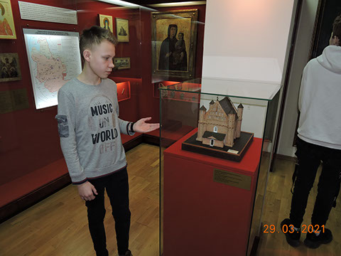 В музее