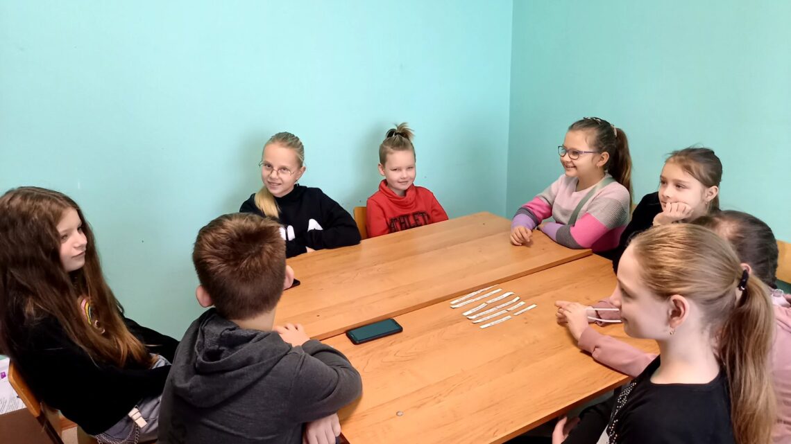 В шестой школьный день с учащимися 4 «Б» класса СШ 14 г. Лиды был проведен практикум «Семейные ценности и традиции « В шестой школьный день с учащимися 4 «Б» класса СШ 14 г. Лиды был проведен практикум «Семейные ценности и традиции «
