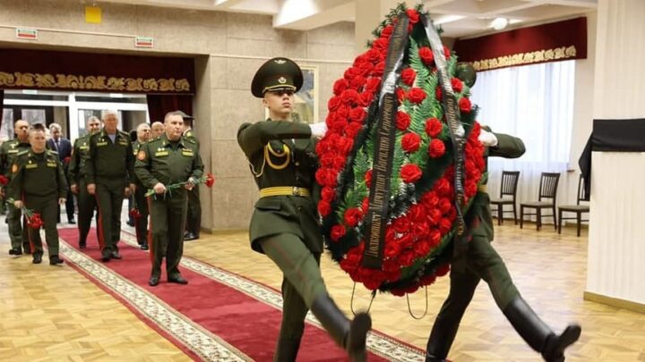 В Доме офицеров простились с Героем Советского Союза Василием Мичуриным.