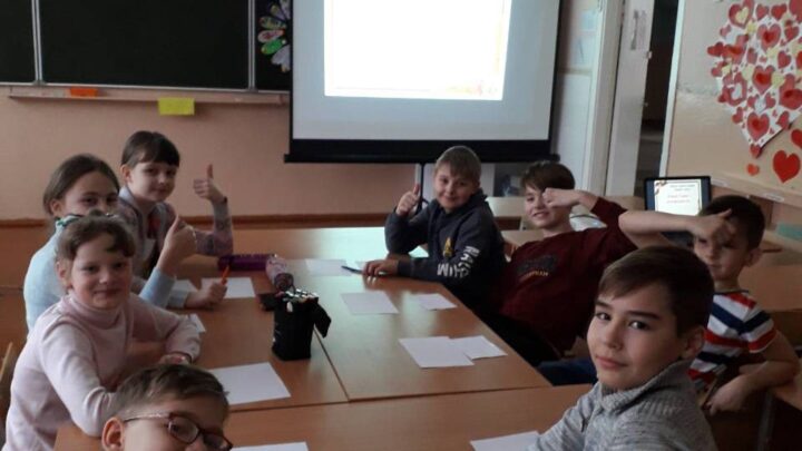 В рамках 6-го школьного дня в 4″А» классе СШ 14 прошло мероприятие, приуроченное ко Дню памяти юного героя-антифашиста