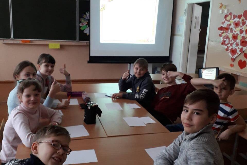 В рамках 6-го школьного дня в 4″А» классе СШ 14 прошло мероприятие, приуроченное ко Дню памяти юного героя-антифашиста В рамках 6-го школьного дня в 4″А» классе СШ 14 прошло мероприятие, приуроченное ко Дню памяти юного героя-антифашиста