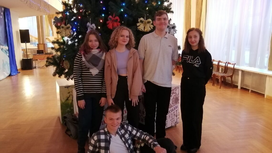Активисты нашей школы приняли участие в районном новогоднем празднике.