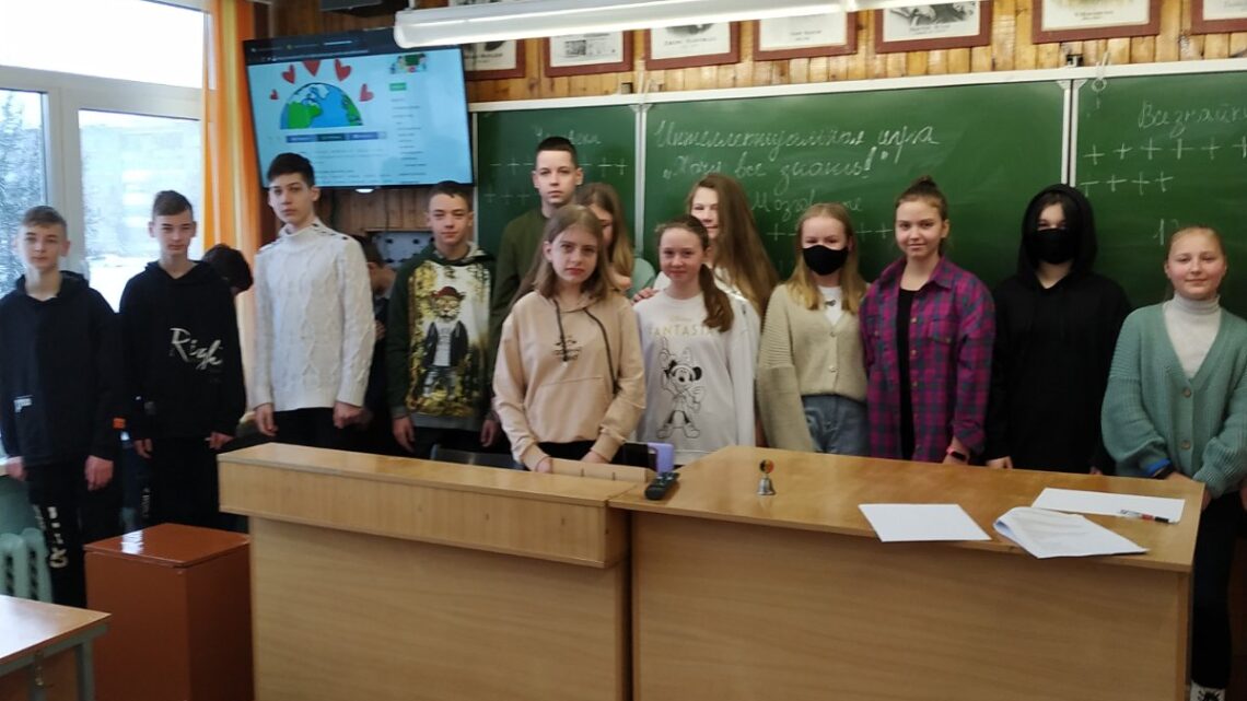 В рамках работы в шестой школьный день учащиеся 7 классов приняли участие в интеллектуальной игре «Хочу все знать»