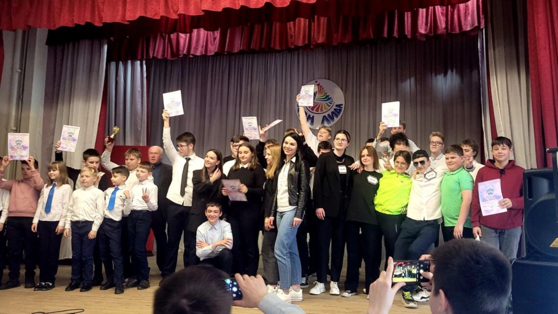 Поздравляем команду КВН, которая заняла 1 место в конкурсе команд КВН!