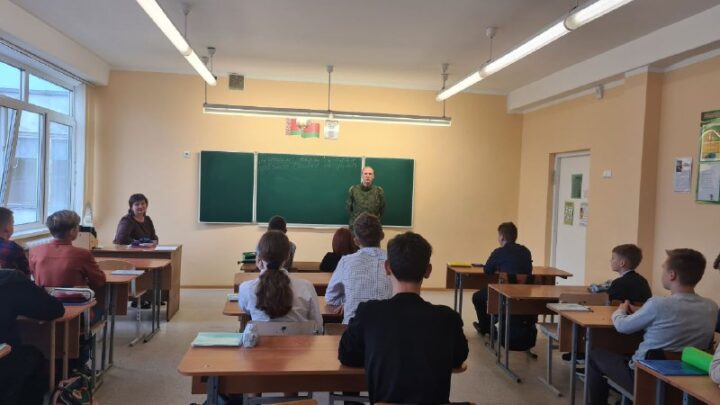 Классный час «Дружим с законом»