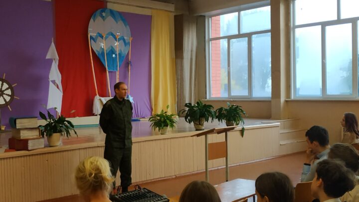 Единый информационный час с участием руководителя по военно-патриотическому воспитанию «Массовые мероприятия и массовые беспорядки — в чем разница?»