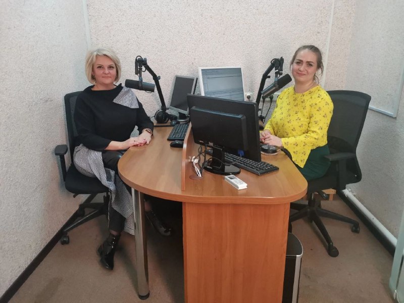 ⚡️ Сегодня в гости к «Твое Радио» зашла заместитель директора по учебной работе средней школы №14 Наталья Татарченко. ⚡️ Сегодня в гости к «Твое Радио» зашла заместитель директора по учебной работе средней школы №14 Наталья Татарченко.