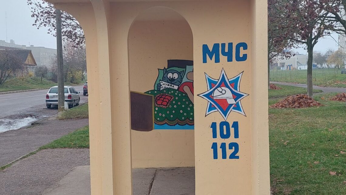 Заметили? В Лиде появились новые остановки в стиле МЧС 😎 Заметили? В Лиде появились новые остановки в стиле МЧС 😎