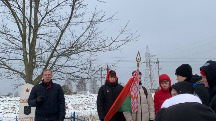 Митинг у обелиска Неизестному солдату гражданской войны