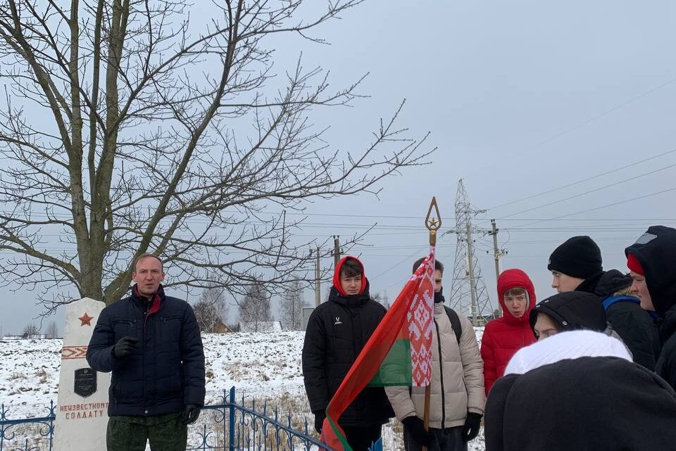 Митинг у обелиска Неизестному солдату гражданской войны
