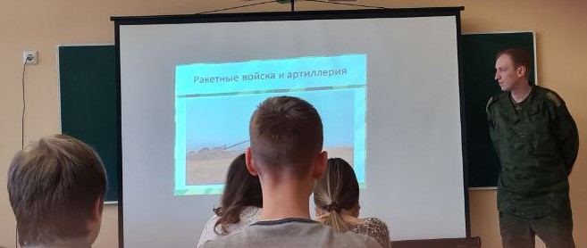 Классный час «Отчизны славные сыны»