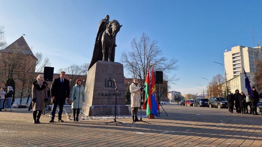 Молодежный автопробег, приуроченный к Году мира и созидания и #700_ЛЕТ со дня основания города прошёл в Лиде ⭐️