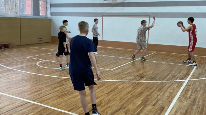 Сегодня в рамках правовой недели состоялись товарищеские встречи по игровым видам спорта среди сборных классов.