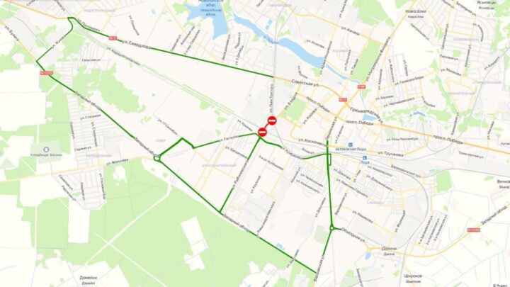 Схема движения транспортных средств в связи с реконструкцией железнодорожного переезда в Лиде, сообщает Лидский РОВД.