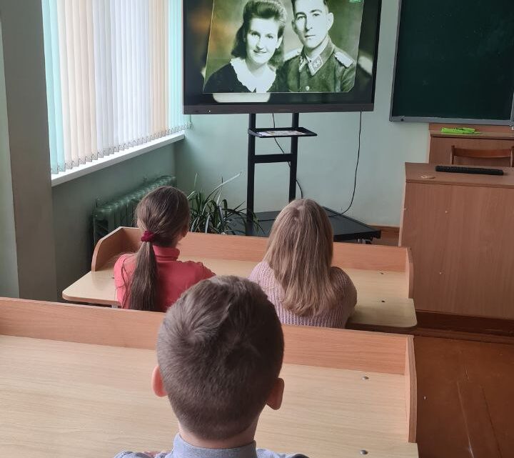 Военно-патриотический кинолекторий «Жизнь на измене» Военно-патриотический кинолекторий «Жизнь на измене»