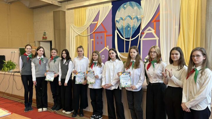 «Пионерия поет»