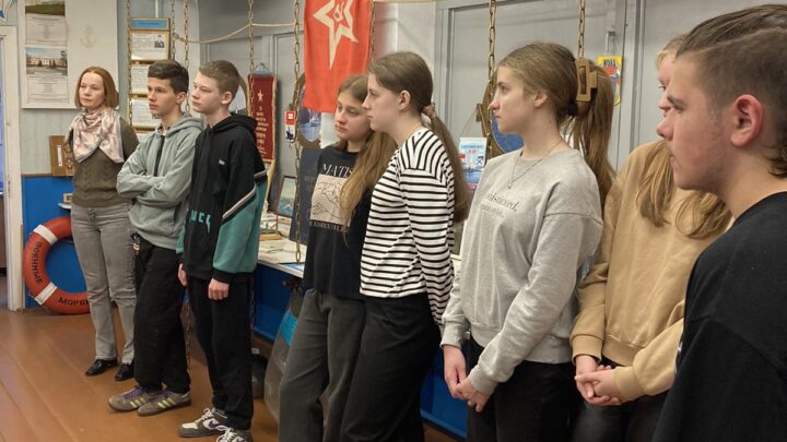 Второй день в лагере «Республика Весёлых ребят » прошёл под девизом » Дружно, смело, с оптимизмом- за здоровый образ жизни!»