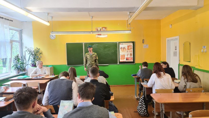 Курсант военного факультета БНТУ провел профориентационное мероприятие для учащихся 9 классов Курсант военного факультета БНТУ провел профориентационное мероприятие для учащихся 9 классов