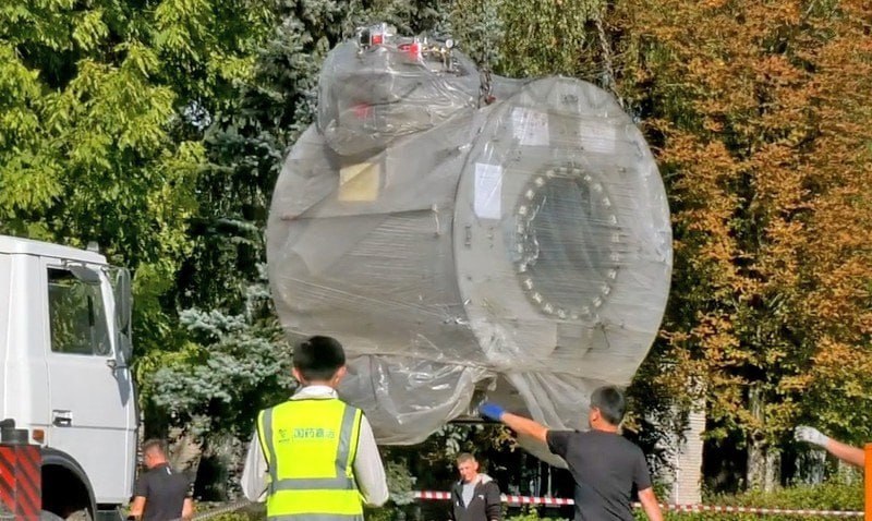 В Лидской центральной районной больнице китайские инженеры устанавливают новый МРТ-аппарат. В Лидской центральной районной больнице китайские инженеры устанавливают новый МРТ-аппарат.