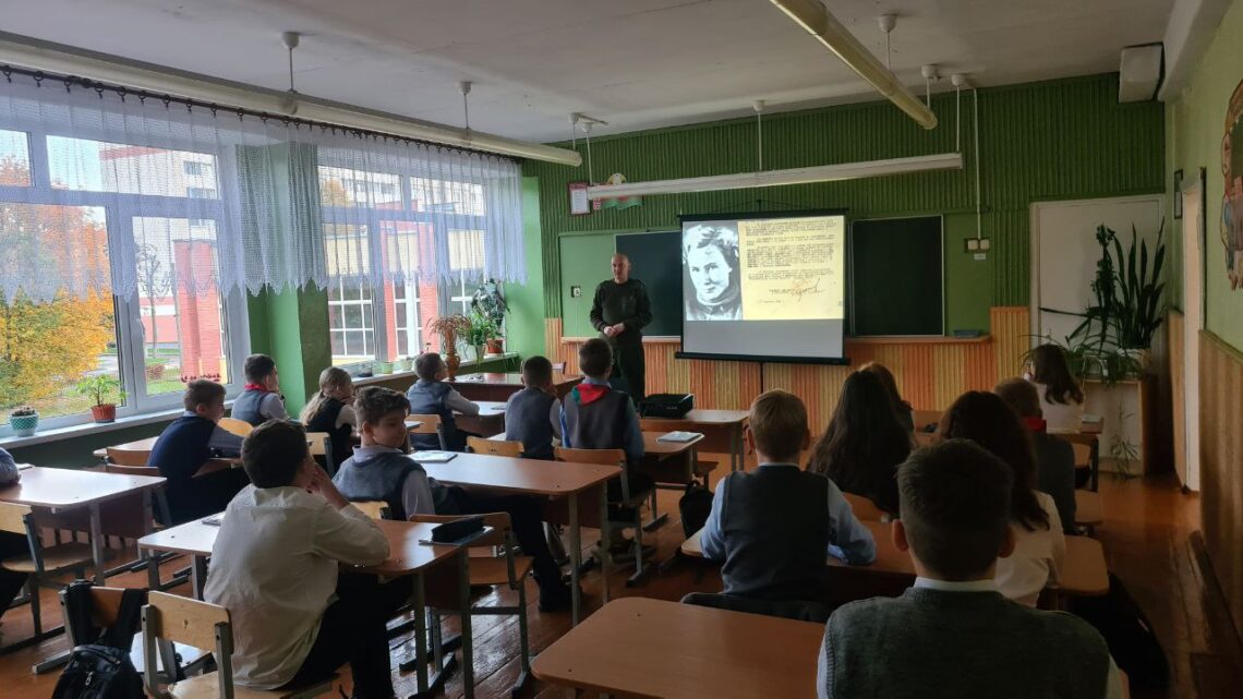 Информационный час «Великий подвиг народа» Информационный час «Великий подвиг народа»