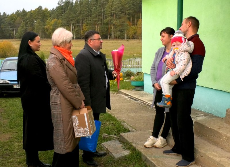Многодетных родителей Лидского района чествовали представители профсоюзных организаций региона