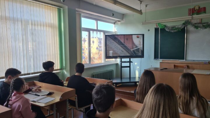 Военно-патриотический видеолекторий «Жизнь под откос»