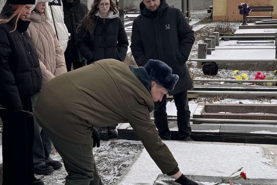 Митинг на кладбище «Варшавское», посвященный воинам-интернационалистам, жителей Лидчины, погибши в ходе войны в Афганистане Митинг на кладбище «Варшавское», посвященный воинам-интернационалистам, жителей Лидчины, погибши в ходе войны в Афганистане