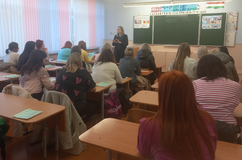 В 4 "В" классе прошло заседание родительского университета на тему "Ребенок и компьютер" с участием педагога-психолога школы Солтыс С.Г. В 4 "В" классе прошло заседание родительского университета на тему "Ребенок и компьютер" с участием педагога-психолога школы Солтыс С.Г.