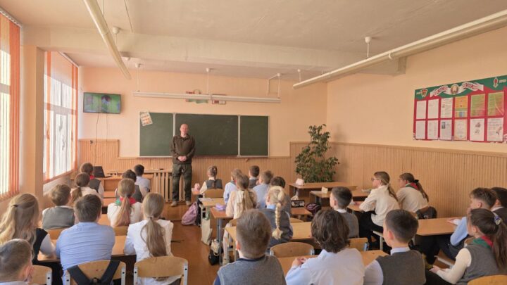 **В школе прошел классный час, посвященный Дню Государственного флага, Государственного герба и Государственного гимна Республики Беларусь**