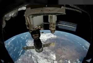 Академия наук Беларуси и Роскосмос обсуждают полёт белоруса на МКС.