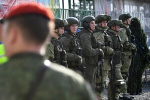 Российские десантники прибыли в Беларусь на совместные учения.
