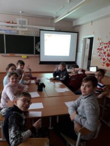 В рамках 6-го школьного дня в 4″А» классе СШ 14 прошло мероприятие, приуроченное ко Дню памяти юного героя-антифашиста