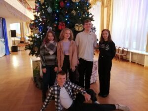 Активисты нашей школы приняли участие в районном новогоднем празднике.