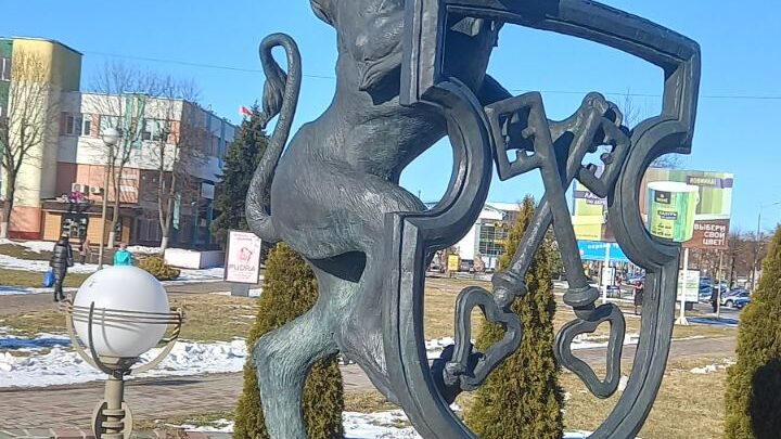 Сегодня учащиеся СШ 14 г.Лиды приступили к реализации гражданско -патриотического проекта шестого школьного дня «Растим патриотов вместе»