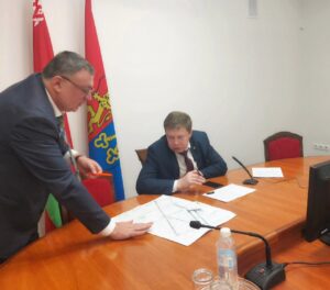 «Коммунальщики активно ведут уборку и благоустройство города, но дело это общее». Председатель Лидского райисполкома Сергей Ложечник провёл приём граждан
