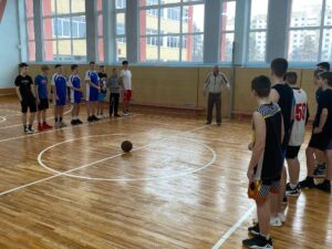 Сегодня состоялась игра по баскетболу среди учащихся СШ 14 и СШ 16.