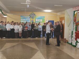 Торжественнаф линейка посвященная окончанию 2-й четверти