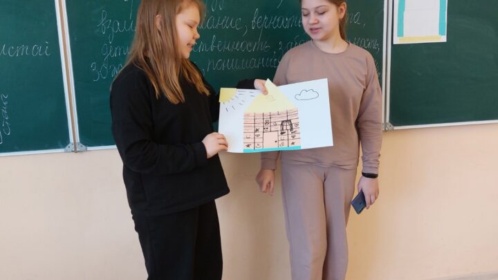 В 6 школьный день учащиеся 6 классов приняли участие в диалоге «Кто счастлив дома…»
