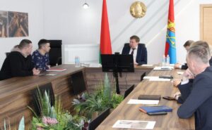 В приёмный день председатель Лидского райисполкома Сергей Ложечник рассмотрел пять обращений ✍️