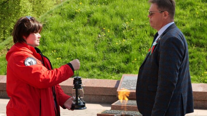 В Лиду доставили частицу Вечного огня с мемориального комплекса «поклонная гора»
