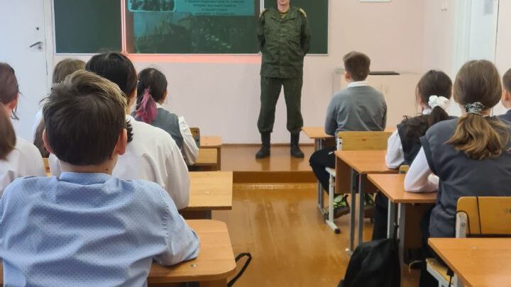 Классный час «Что нам принес октябрь 1917 года?»