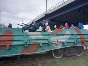 В Барановичском музее жд техники под открытым небом ребята познакомились с историей железнодорожного транспорта
