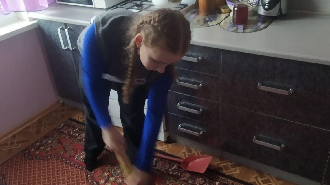 Члены общешкольного волонтерского отряда «Горячие сердца», в рамках реализации проекта «Одно доброе дело», сегодня посетили подшефную Надежду Владимировну