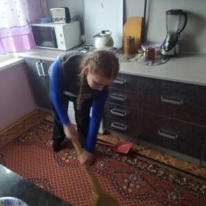 Члены общешкольного волонтерского отряда «Горячие сердца», в рамках реализации проекта «Одно доброе дело», сегодня посетили подшефную Надежду Владимировну