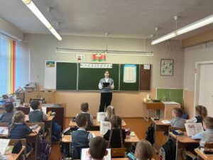 Активисты ОО БРСМ сегодня провели рейд «Энергосбережение- важное умение». В рамках рейда они познакомили младших школьников с основами энергосбережения.