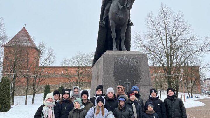 В рамках недели образовательного туризма 6 «В» класс посетил историческое место Лидчины — Лидский замок, а также совершили пешую прогулку по прилегающей территории.