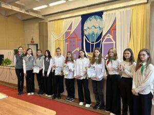 «Пионерия поет»
