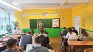 Курсант военного факультета БНТУ провел профориентационное мероприятие для учащихся 9 классов