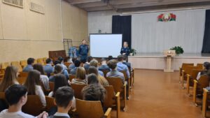 Сотрудники МЧС Республики Беларусь провели профориентационное мероприятие в школе для учащихся 10 и 11 классов