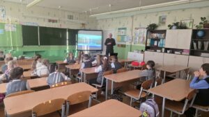 **Классный час ко Дню Конституции в школе: воспитание будущих граждан**